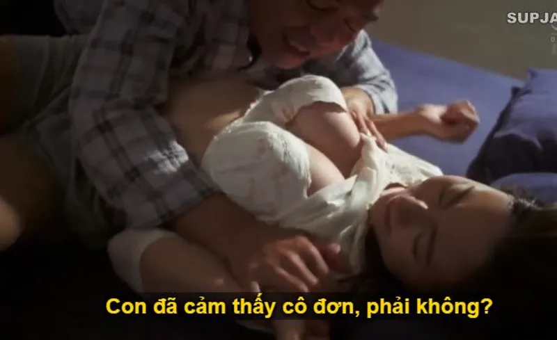 Thấy con trai mải miết lao đầu vào việc khiến con dâu lẻ loi cô quạnh, ông bố chồng bất chấp tất cả đè con dâu ra làm tình.