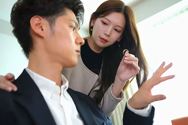 Người vợ đi đi chơi, người chồng ở nhà bị nhỏ em bà xã gạ trả bài không trượt phát nào